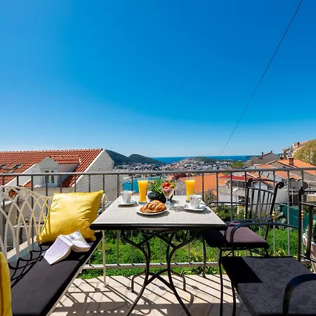 Nia Deluxe & Elegance