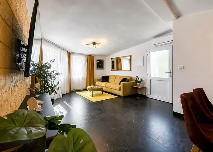 Nia Deluxe & Elegance Apartment *