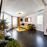 Nia Deluxe & Elegance Apartman *
