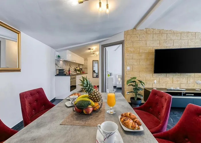 Nia Deluxe & Elegance *