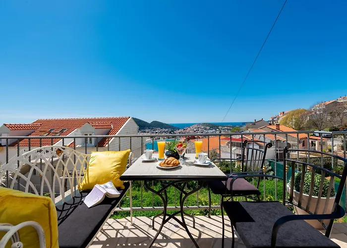 Nia Deluxe & Elegance