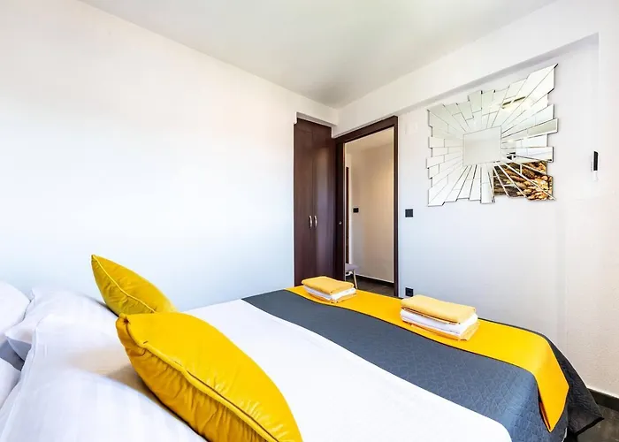 Nia Deluxe & Elegance Apartment